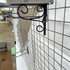 木製シェルフ　アンティーク風小物の画像