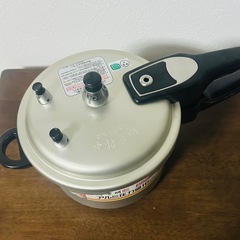 【新品】圧力鍋　2.2L 直径16センチ　3合炊き　　の画像