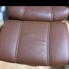 ブラウン レザー リクライニングチェア オットマン付きの画像