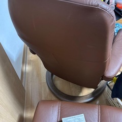ブラウン レザー リクライニングチェア オットマン付きの画像