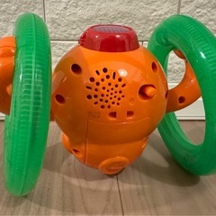 お座り〜ハイハイ期　猿追いかけっこ＆車型ラトルの画像