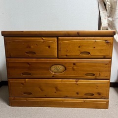 木製　3段ローチェスト　たんす　お花の飾り付きの画像