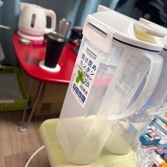 【断捨離】生豆1kg(未開封冷蔵庫保存)、冷水ピッチャーケトル2.0L×2(中古品)、パナソニックエボルタ単一電池二個(未開封)、応急処置セット(未開封、開封済み混在)、角形二号封筒十三枚(開封済み)、角形一号封筒六枚(開封済み)【日用雑貨他色々】の画像