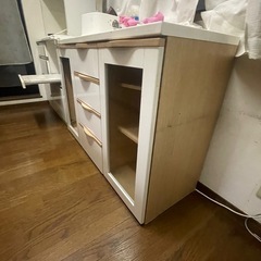 カップボード　しょっきだな食器棚の画像