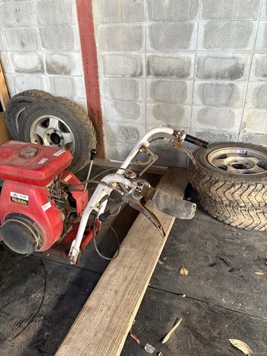 ハンマーナイフモア　自走草刈機