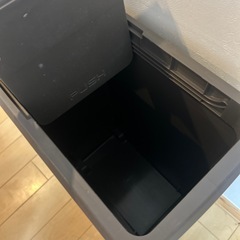 蓋付きダストボックスの画像