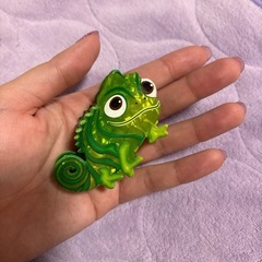 ラプンツェル　パスカル　髪留めの画像