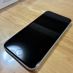 iPhone SE 第二世代　ホワイト　64GBの画像