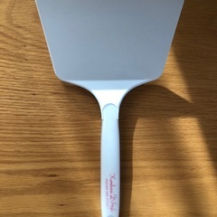 小ぶりなお玉、フライ返しの画像