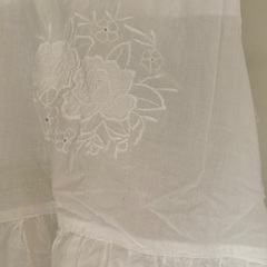 白のエプロンの画像