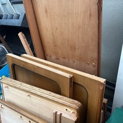 バラした家具の木材多数　薪などに　無料の画像