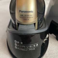 【ジャンク】Panasonic コードレススチームアイロン ゴールド 動作弱い・通電OKの画像