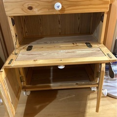 可愛いワゴンの画像