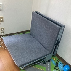 折りたたみベッドの画像