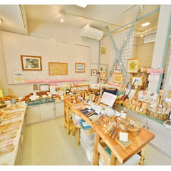 【しゃもじ】 プラム工芸（込山裕司） 岩手県産天然木斧折樺（斧も欠けるとされている堅い木）・国産ウレタン（塗装）使用　２１センチ（大） 新品未使用品　※常温保存可　★郵送も可　★新品小売価格より２８.８％割引！　★是非一度高級しゃもじを使って茶碗によそった熱熱の白米を食べて見ませんか？　★しゃもじ（宮島名物２本セット）をおまけ致します！の画像