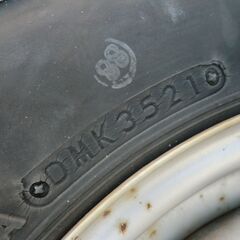 【大阪/直接手渡し限定！】Ｕ７１日産クリッパー純正ホイール １２インチ３.５Ｊピッチ１００・鉄ホイール＆４駆用タイヤ２本セット！・スバル社製以外の軽トラ＆軽バン用♪【中古現状品】の画像