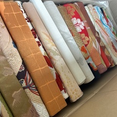 着物　帯　たくさんの画像