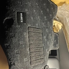 ハイエース、ダークプライムS、運転席シート、助手席シート、センターコンソール、フットシート前後3枚の画像