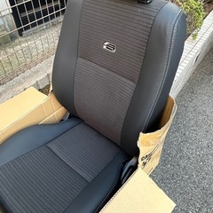 ハイエース、ダークプライムS、運転席シート、助手席シート、センターコンソール、フットシート前後3枚の画像