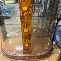【イタリア家具🇮🇹】ショーケース✨曲げガラスの画像