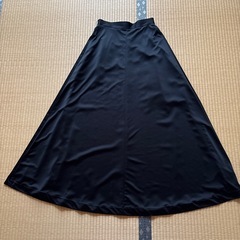 ブラックロングスカートの画像