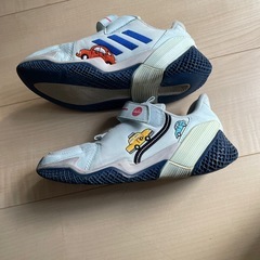 adidasの画像