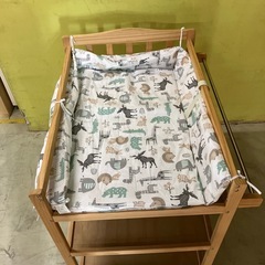 木製 おむつ交換台 / チェンジングテーブル / キャスター付き / 収納棚ありの画像