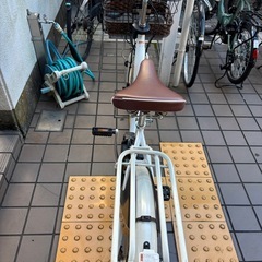 バッテリー長持ち・走行確認済み／すぐ乗れます 【美品・整備済】YAMAHA PAS With 26インチ 電動アシスト自転車 ホワイト×ブラウン ★引取限定・試乗OK★ の画像