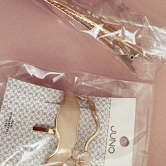 ヘアクリップとヘアカフスの画像