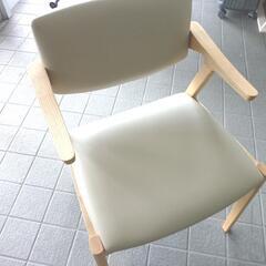 未使用/新品　訳あり特価　お掃除ロボット対応 ダイニングチェア  天然木 無垢材 肘付き ハンギング ダイニング リビングチェアの画像