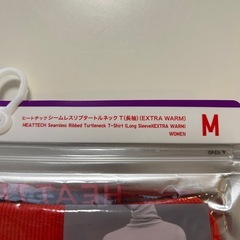 UNIQLO ユニクロ WOMENヒートテックシームレスリブタートルネックT（長袖）EXTRA　WARM極暖  レディース長袖トップス レディース長袖シャツ 長袖ポロシャツ 長袖ブラウス 長袖カットソー レッド赤色系オレンジ色系Mの画像