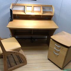 カリモク ボナシェルタ karimoku 学習机4点セット デスク チェア ワゴン ライト付  ナチュラル 学習デスク 勉強机 子供部屋 北欧風 収納付き リビング学習 家具　【糸島市内 送料無料】88321-1-010の画像