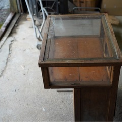 【古道具・古家具】ショーケース付きデスクの画像