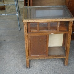 【古道具・古家具】ショーケース付きデスクの画像