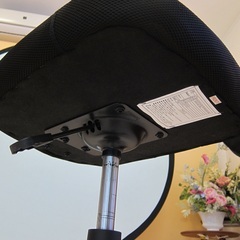 昇降機能+キャスター付き椅子の2脚セットの画像