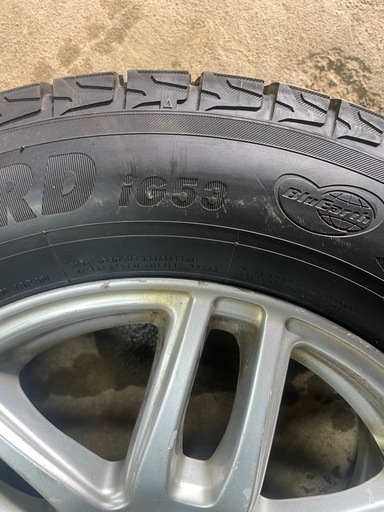 取り引き完了　
スタッドレスタイヤ　195/65R15