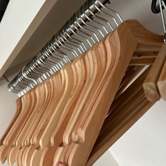 IKEA 木製　ハンガーの画像