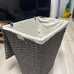 籐タイプ洗濯カゴの画像