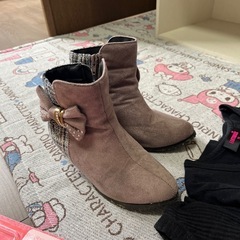 女の子秋冬服、ブーツ、マグネット絵本の画像