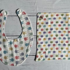 布地で作りました よだれかけです(((o(*ﾟ▽ﾟ*)o)))の画像