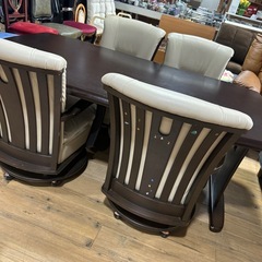 ダイニングテーブル　椅子　回転椅子　インテリア家具　中古の画像