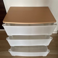 木目調天板プラスティック製衣装ケースの画像