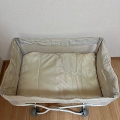 ポータブル ベビーベッドの画像