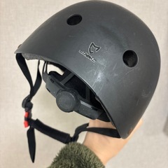 黒　子供　ヘルメットの画像
