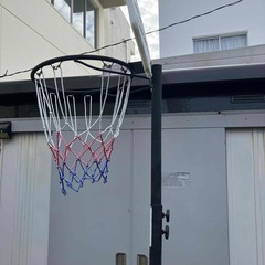子供の遊び用バスケットゴールの画像