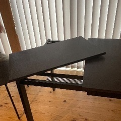 IKEAダイニングテーブル（椅子2脚付）の画像