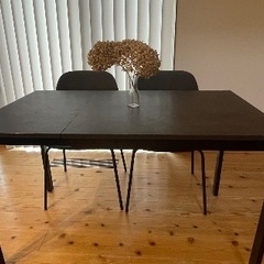 IKEAダイニングテーブル（椅子2脚付）の画像