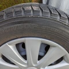 冬タイヤ ダンロップ　205/65R15の画像