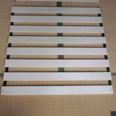 すのこベッドのすのこ部分　２枚の画像