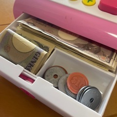 レジのおもちゃ、カギ、玩具のお金つきの画像